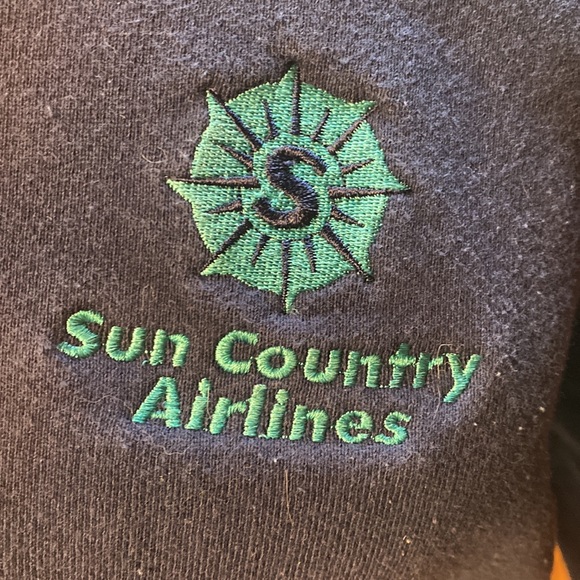 Retro sweatshirt/uniform from Sun country Airlines based out of MPLS - Picture 4 of 4